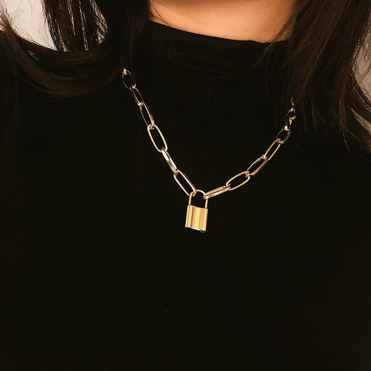 PadLock Pendant Necklace - FashionAngelz
