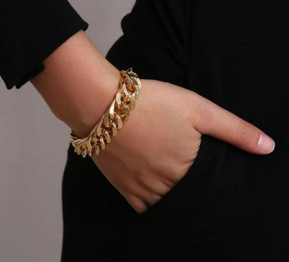 Gold Statement Bracelet - FashionAngelz