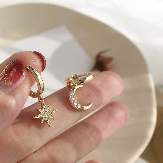 Crescent Moon & Star Asymmetric Earrings - FashionAngelz